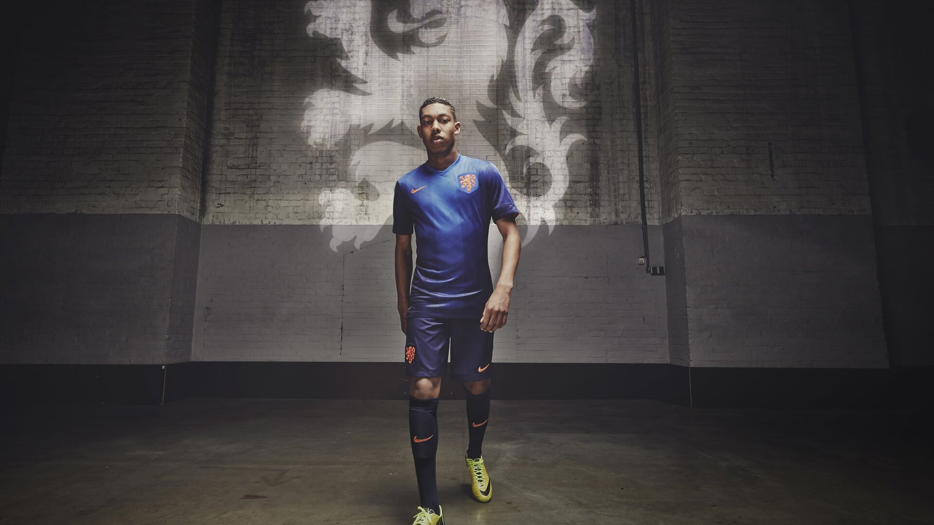 中国足球战平世界杯预选赛 历史回顾引共鸣，中国足球队世界杯预选赛比赛时间